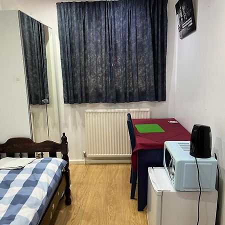 Comfortable Single Bedroom With Free On Site Parking Kingston upon Thames  Ngoại thất bức ảnh