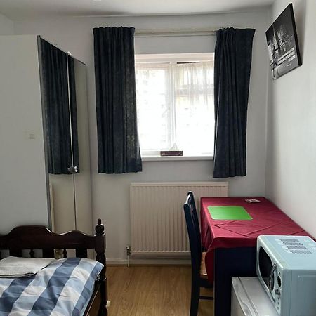 Comfortable Single Bedroom With Free On Site Parking Kingston upon Thames  Ngoại thất bức ảnh
