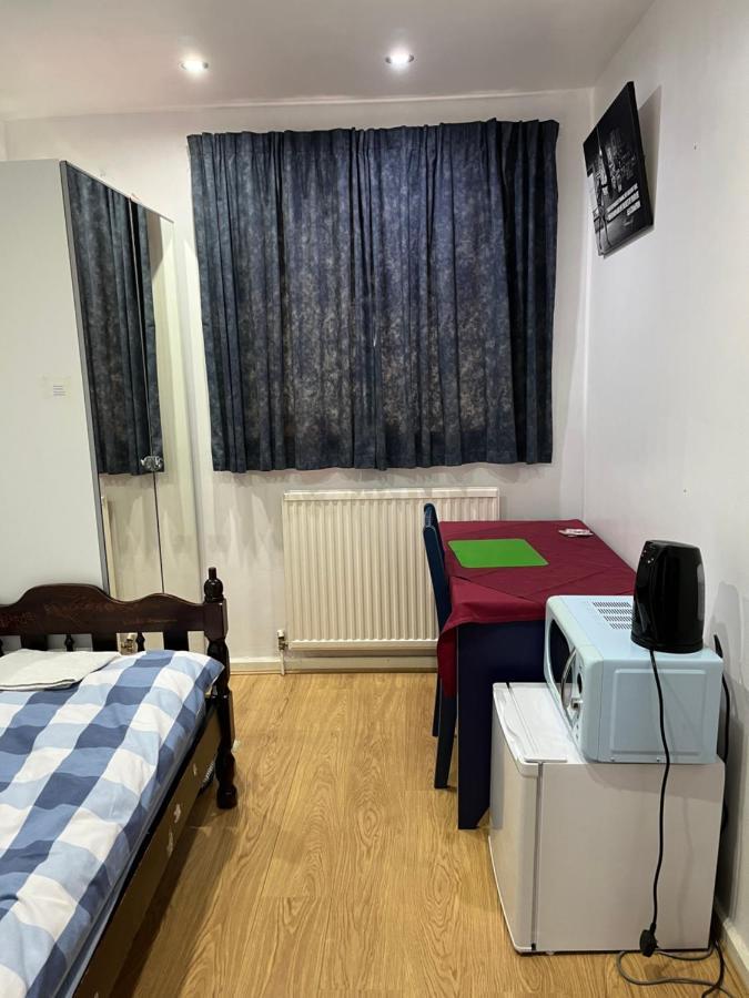 Comfortable Single Bedroom With Free On Site Parking Kingston upon Thames  Ngoại thất bức ảnh