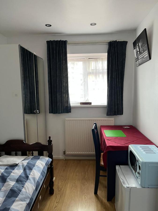 Comfortable Single Bedroom With Free On Site Parking Kingston upon Thames  Ngoại thất bức ảnh