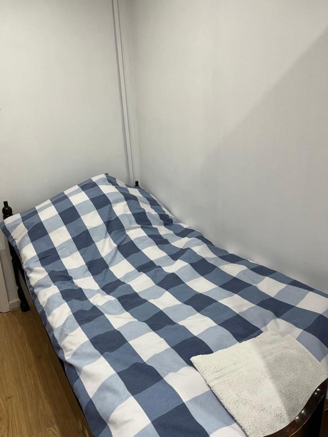 Comfortable Single Bedroom With Free On Site Parking Kingston upon Thames  Ngoại thất bức ảnh